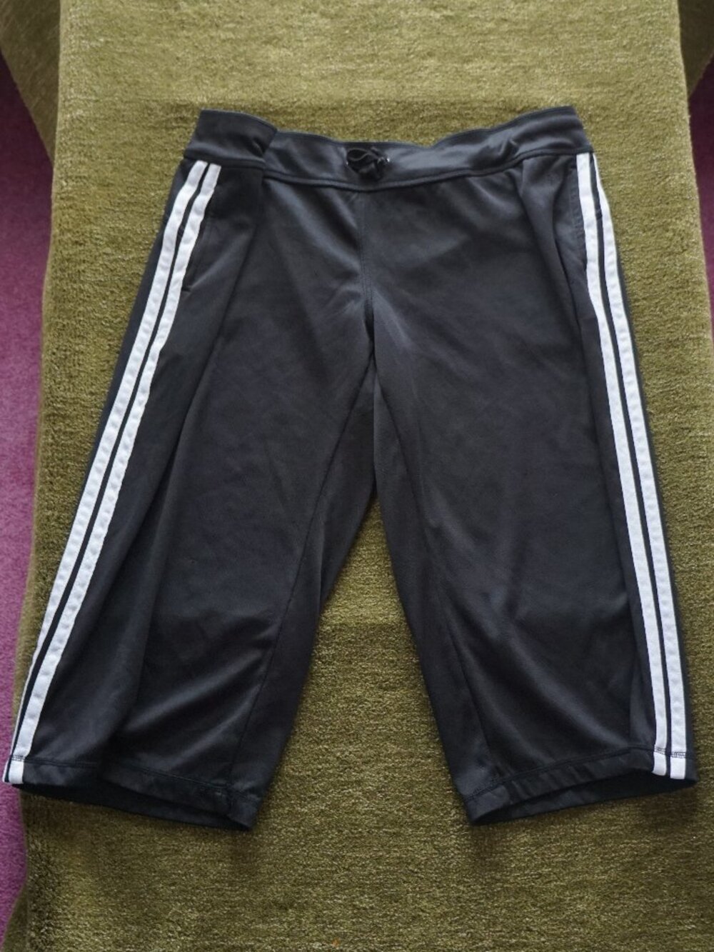 Danskin Black Capri Pants with White Side Stripes 🖤